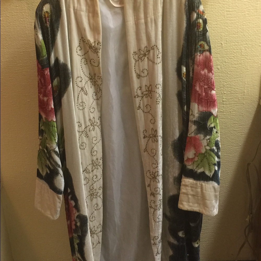 white velvet duster peacock print med